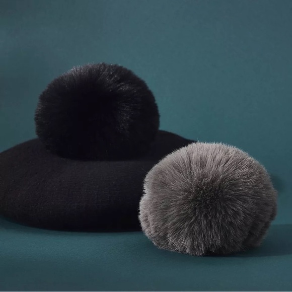 NWT - Anthropologie Customizable Chunky Knit Scarf with 2 Attachable Poms - Picture 6 of 7